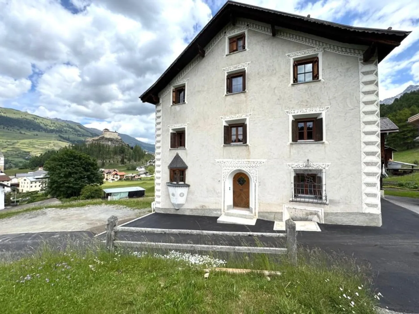 Alpine Elegance Above the Rooftops of Tarasp: Historical Gem with ... - Photo 1 of 1
