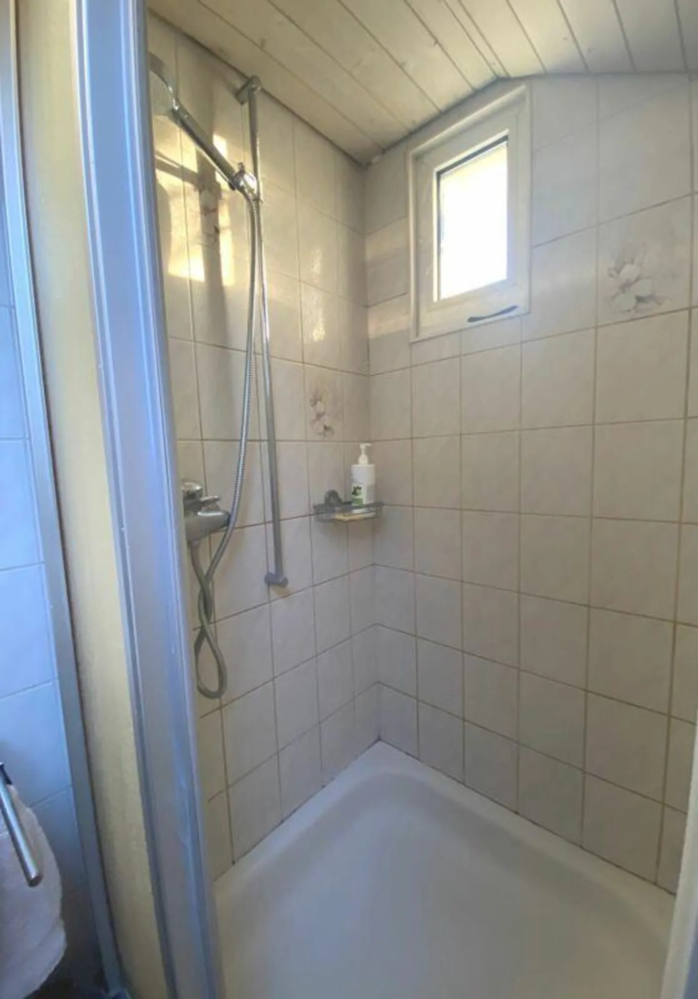 EFH | Large Garden | Sunny Quiet Location - Photo 17 of 20