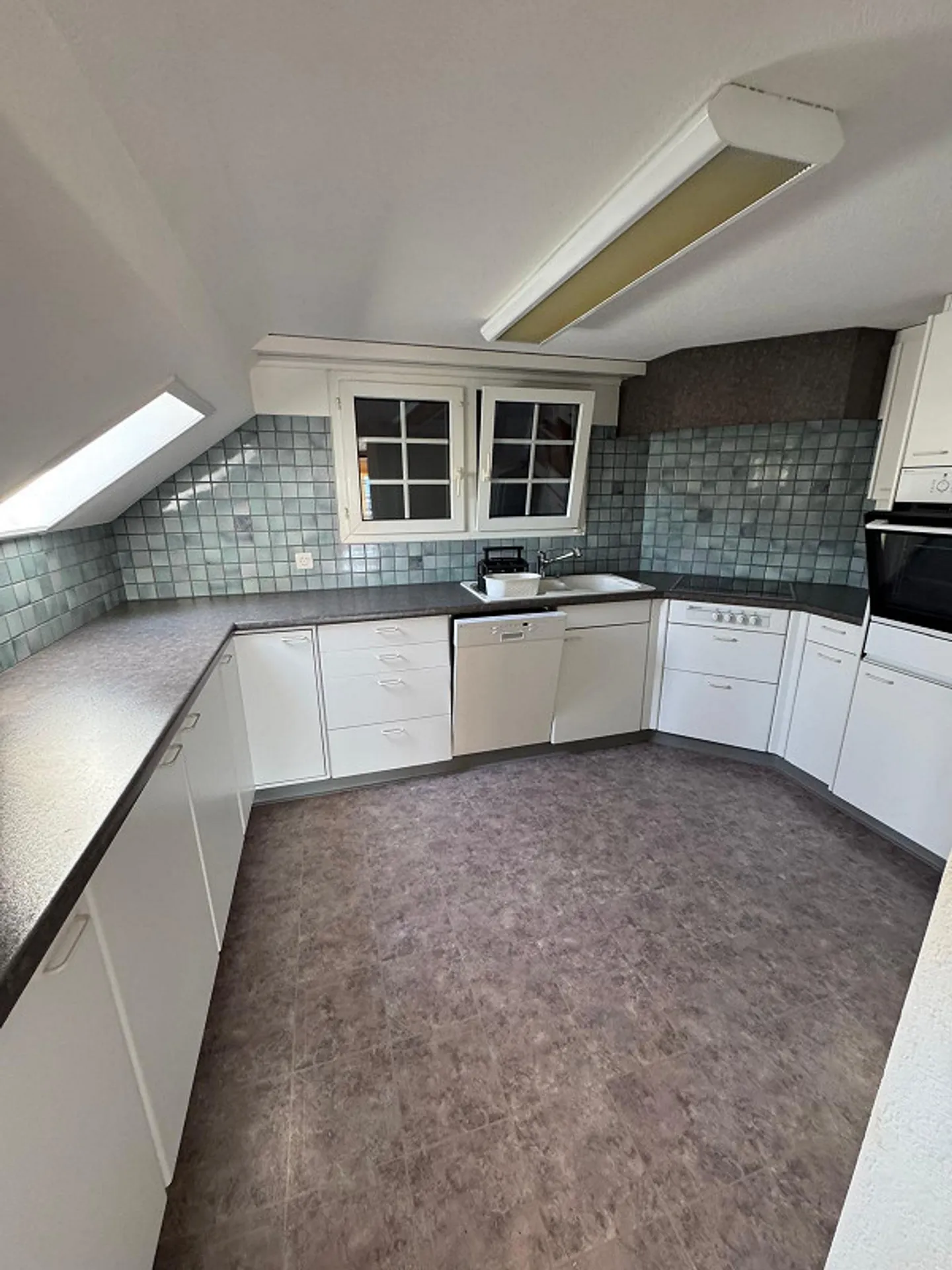 3.5 Room Attic Apartment - Photo 8 of 14