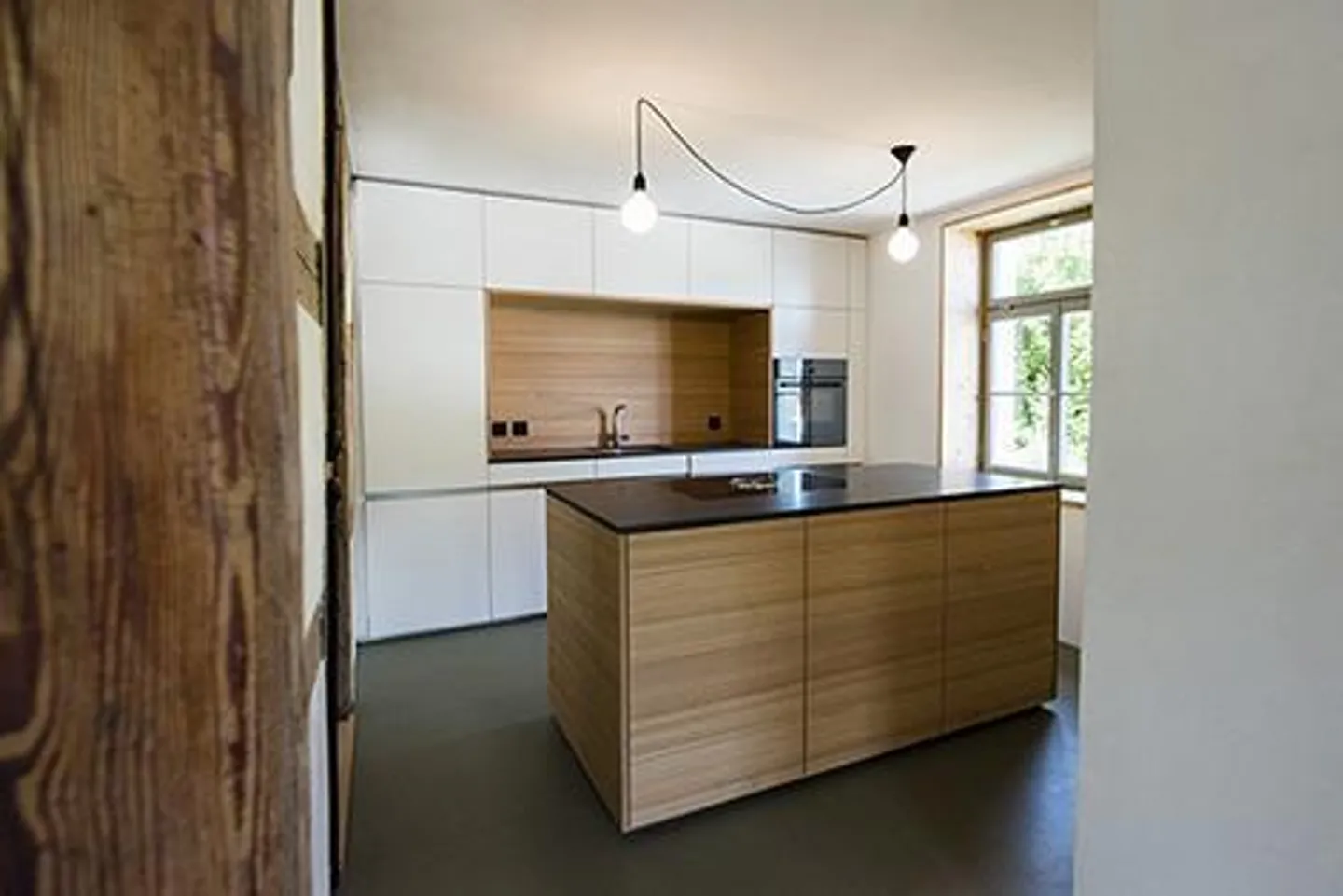 Restored 6.5-room terraced house with vaulted wine cellar and garden - Photo 1 of 14