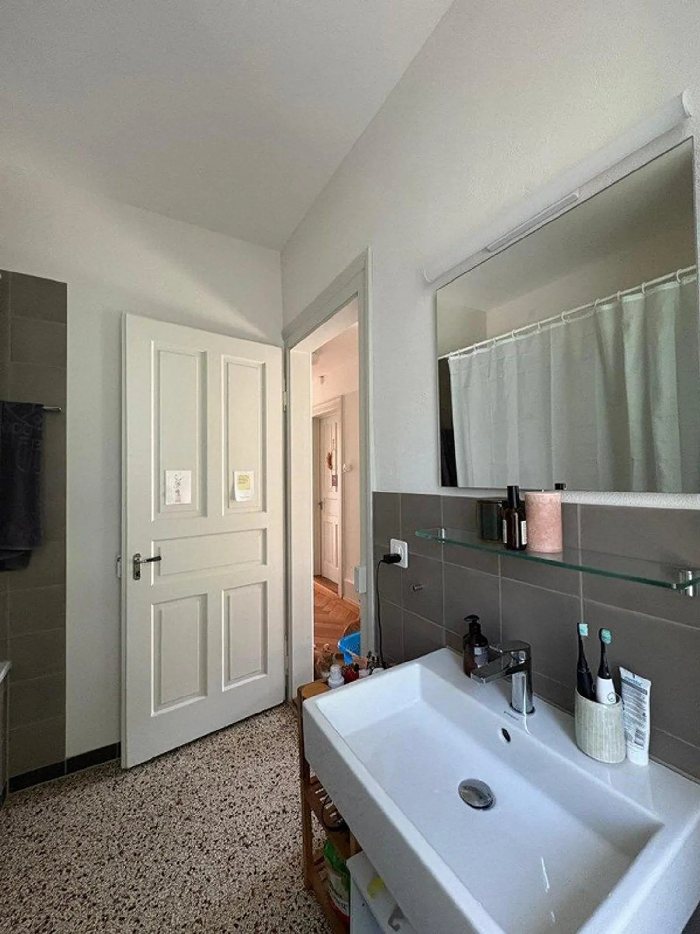 Charming 2.5-room apartment with balcony and beautiful view in Lucerne - Photo 7 of 11