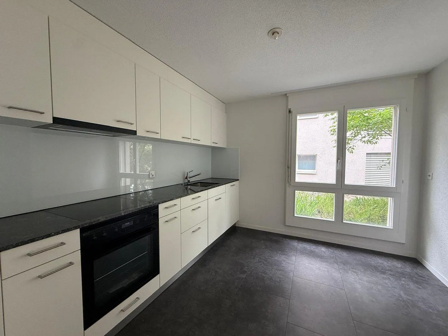 Stilvolle 3½-Zimmer-Wohnung mit Garten - Foto 2 von 8