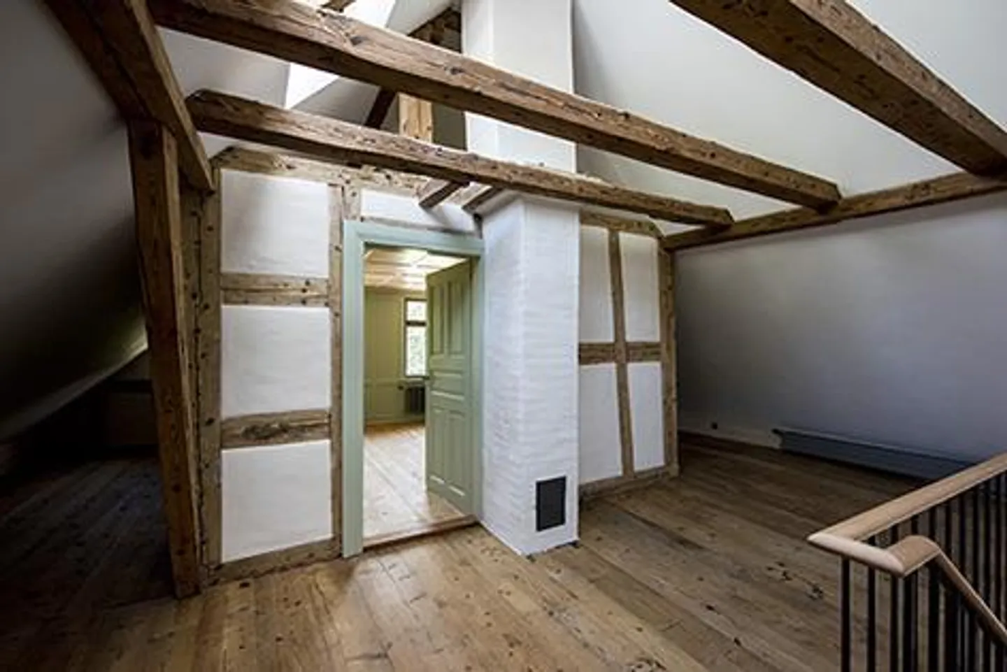 Restored 6.5-room terraced house with vaulted wine cellar and garden - Photo 5 of 14