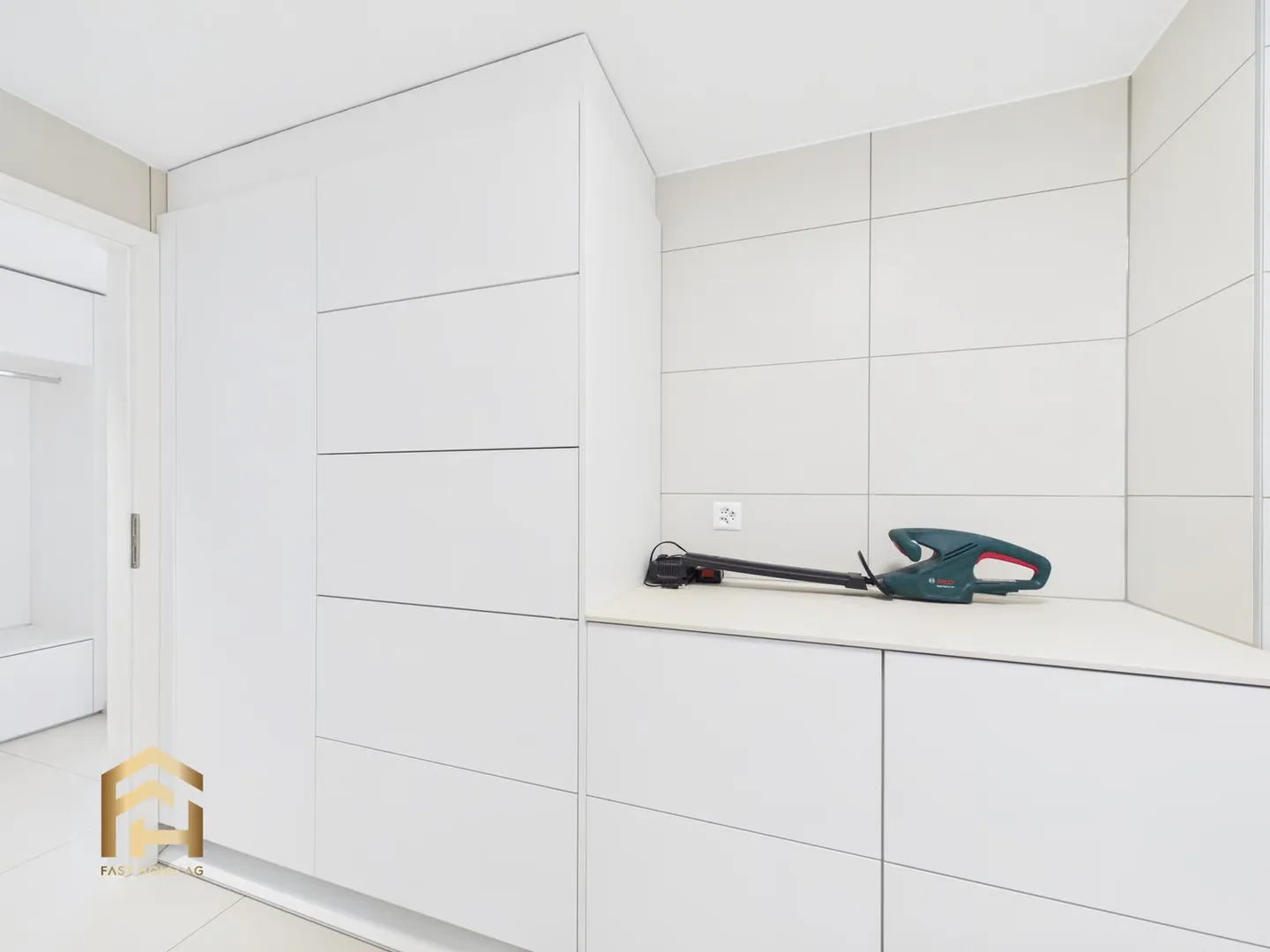 Above the rooftops of Naters - Modern penthouse apartment with exclusive kitchen - Photo 5 of 13