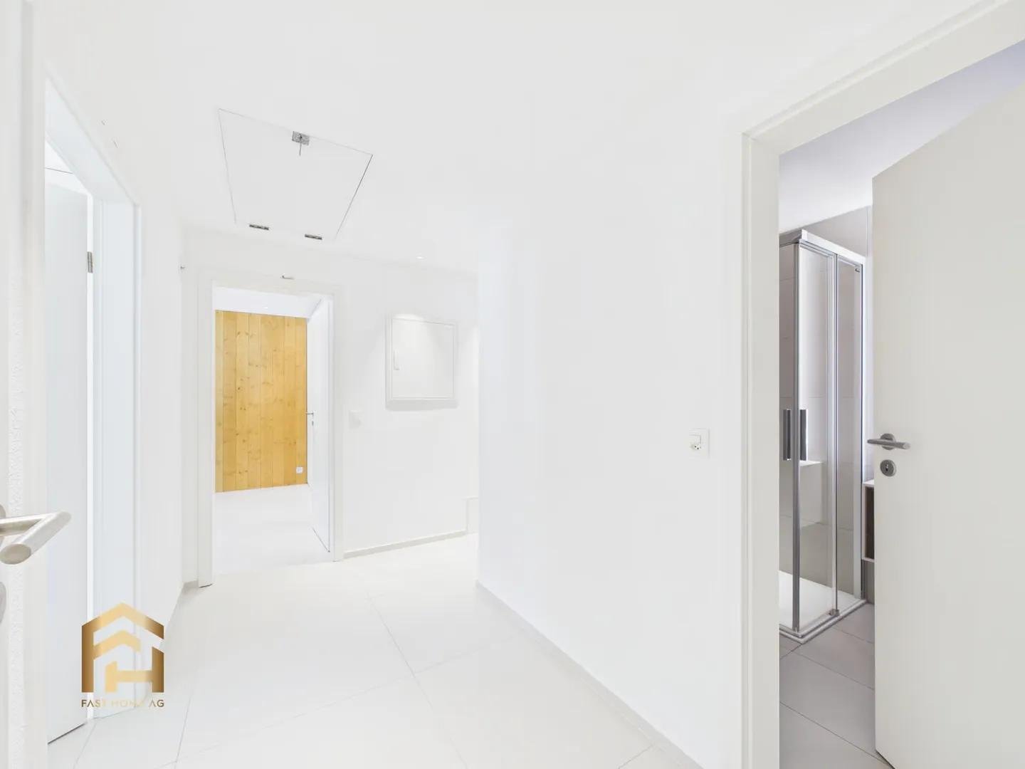 Above the rooftops of Naters - Modern penthouse apartment with exclusive kitchen - Photo 6 of 13