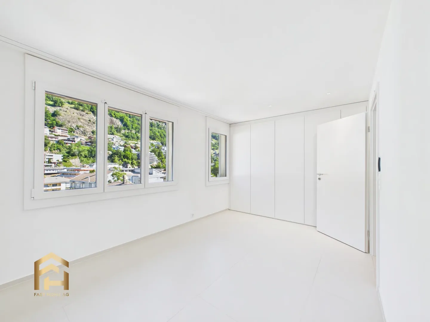 Above the rooftops of Naters - Modern penthouse apartment with exclusive kitchen - Photo 8 of 13
