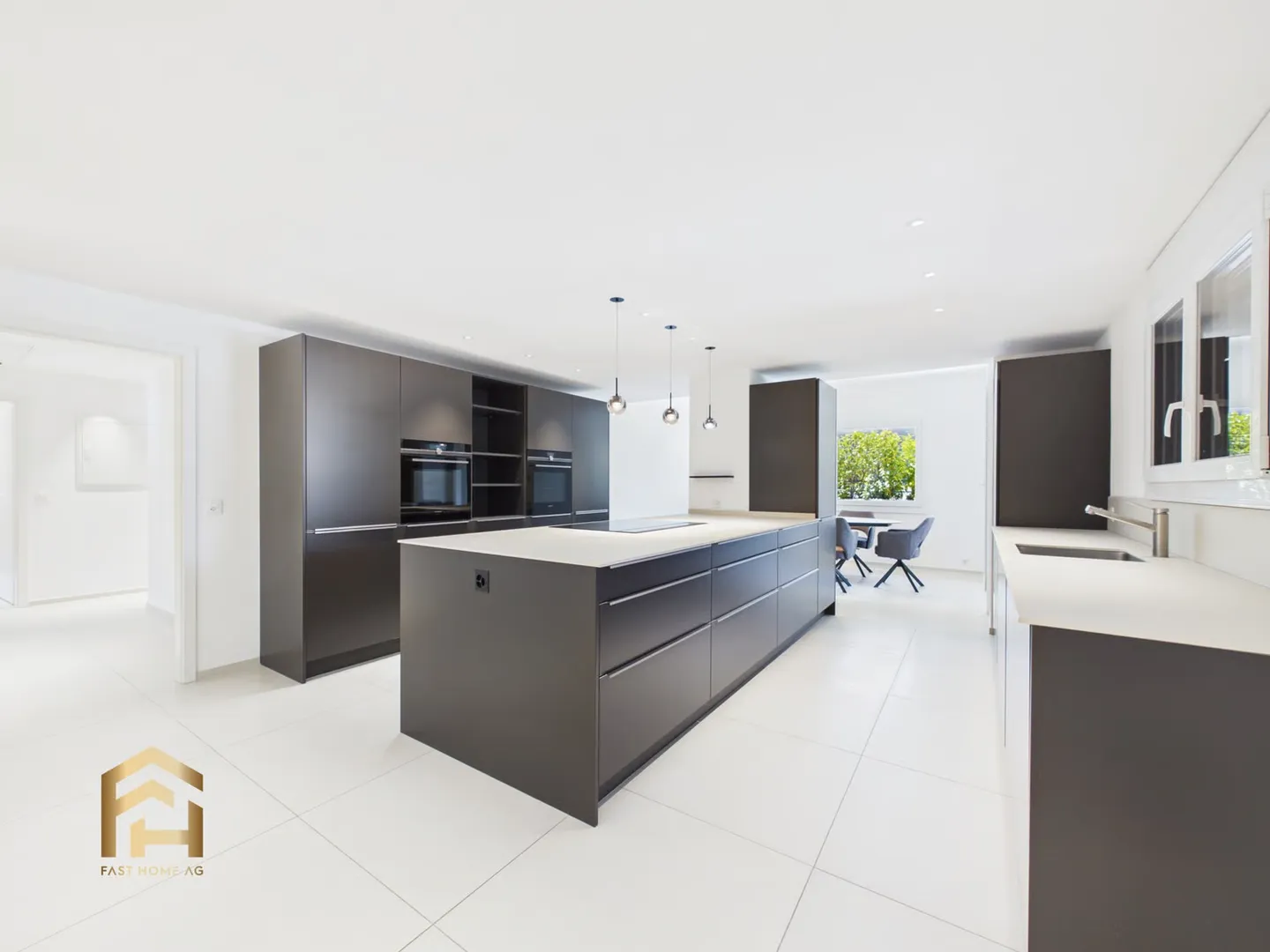 Above the rooftops of Naters - Modern penthouse apartment with exclusive kitchen - Photo 2 of 13