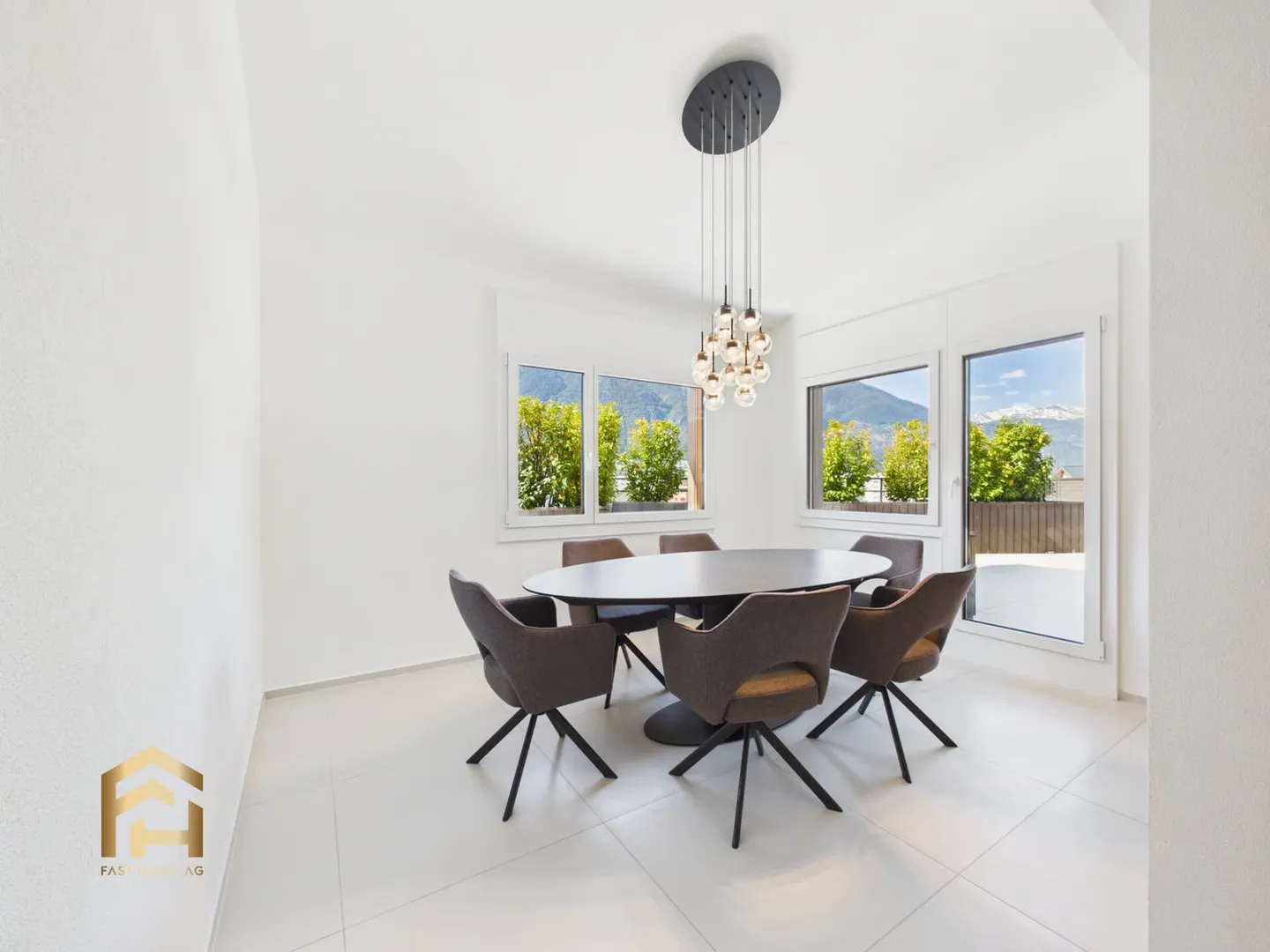 Above the rooftops of Naters - Modern penthouse apartment with exclusive kitchen - Photo 3 of 13