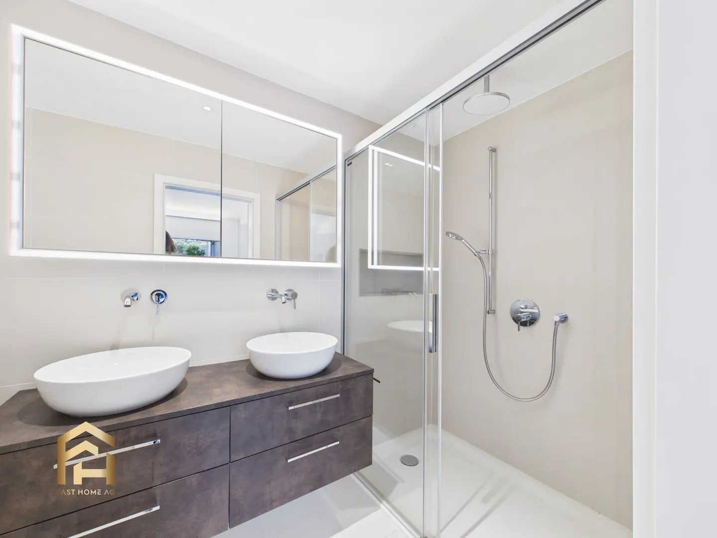 Above the rooftops of Naters - Modern penthouse apartment with exclusive kitchen - Photo 12 of 13