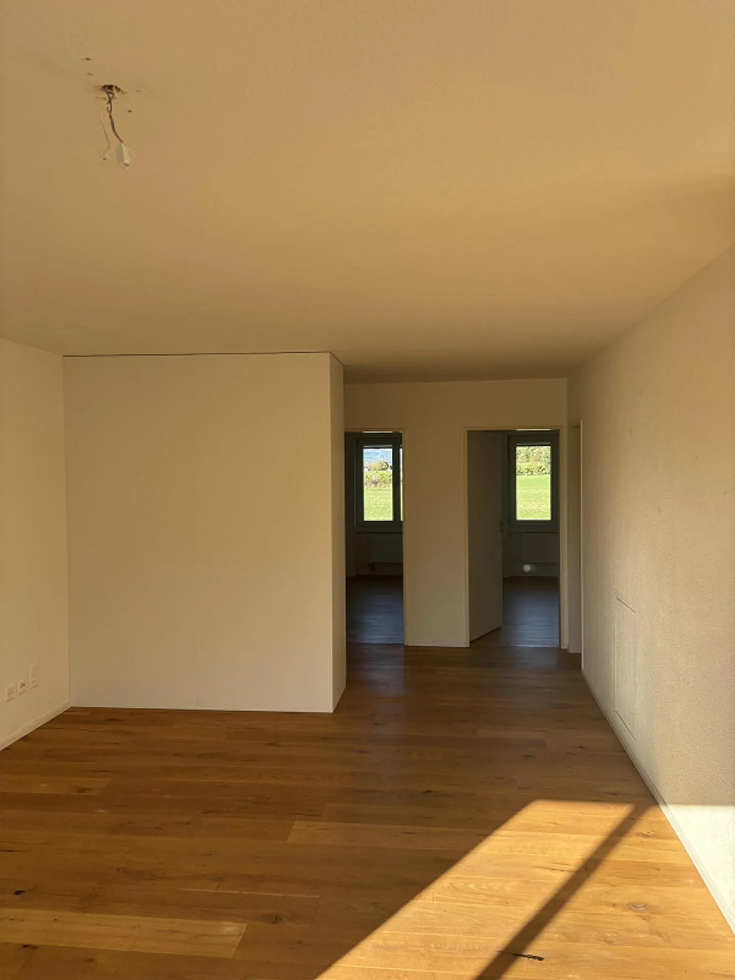 Appartement lumineux de 4.5 pièces avec une belle vue sur la verdure - Photo 2 sur 12