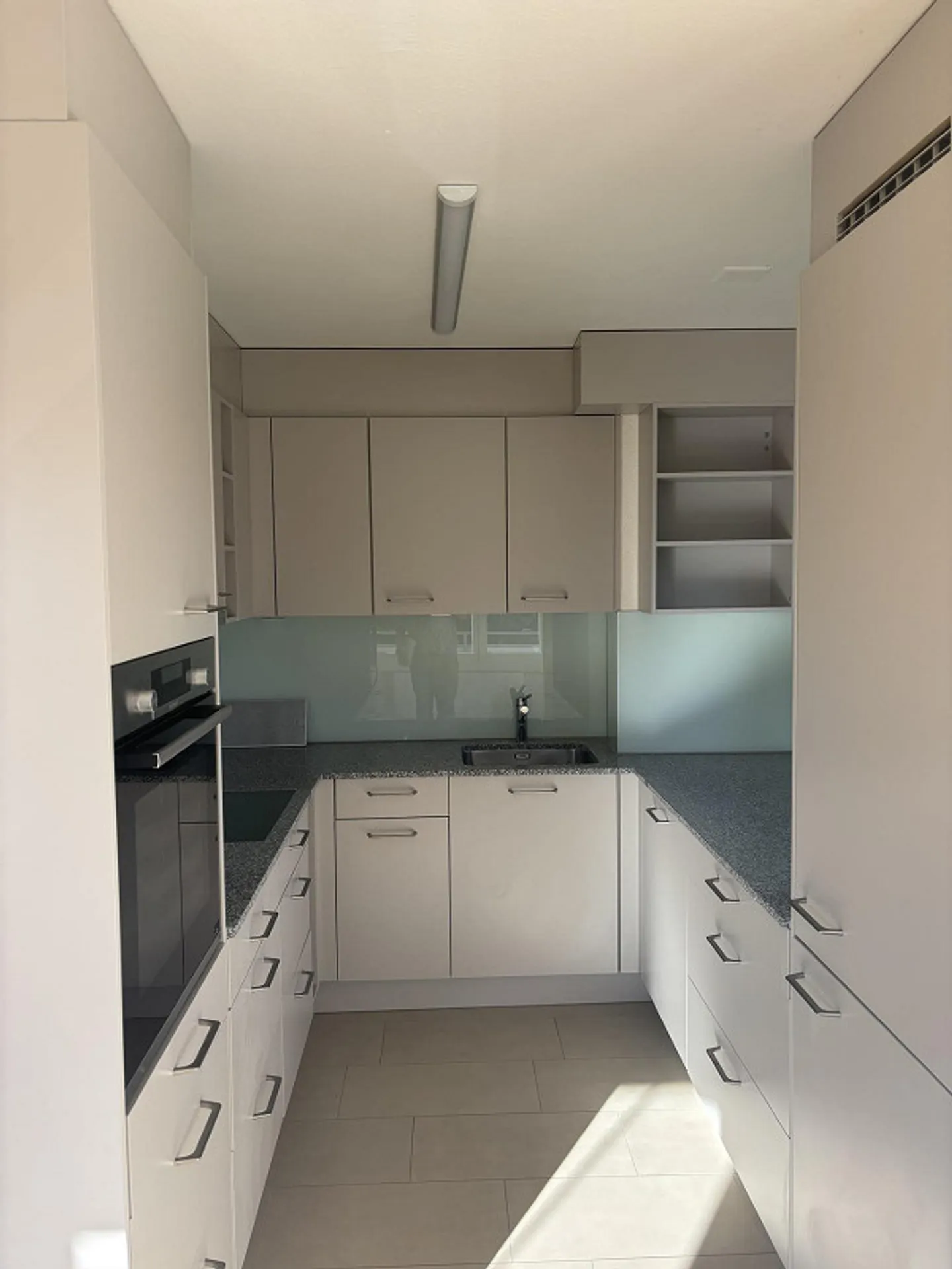 Appartement lumineux de 4.5 pièces avec une belle vue sur la verdure - Photo 4 sur 12