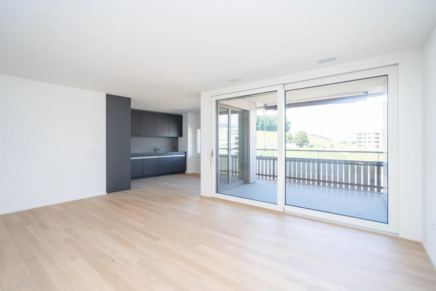 Modernes Apartment mit Balkon - Foto 1 von 11