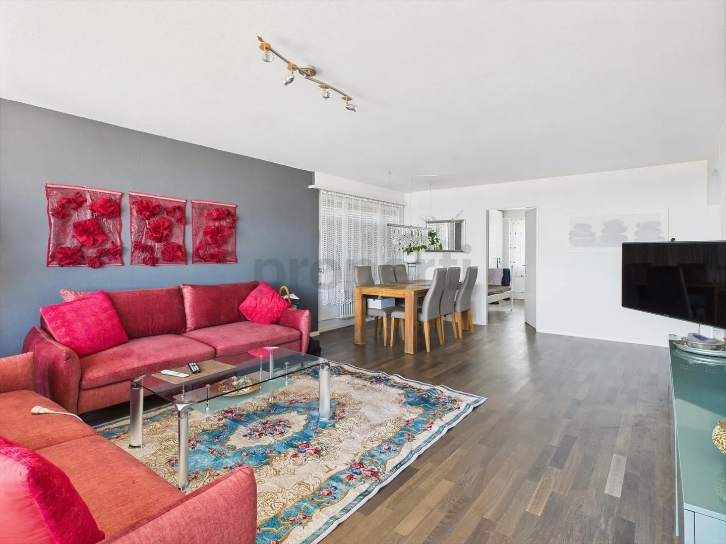 Exclusive 4.5 Room Apartment with Comfort and Quality of Life - Photo 1 of 12