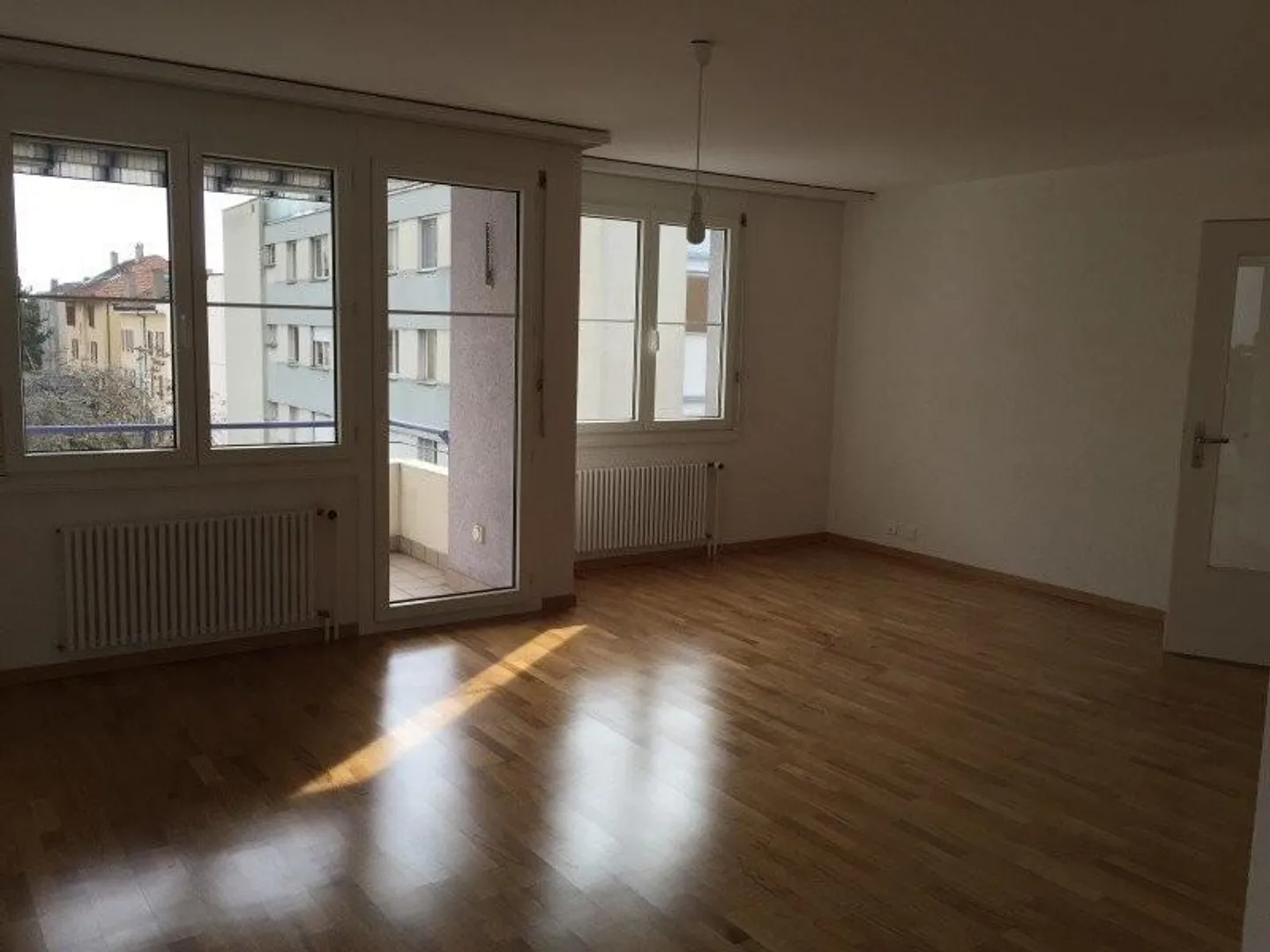 «Appartement 2.5 pièces au 4ème étage avec ascenseur» - Photo 3 sur 6