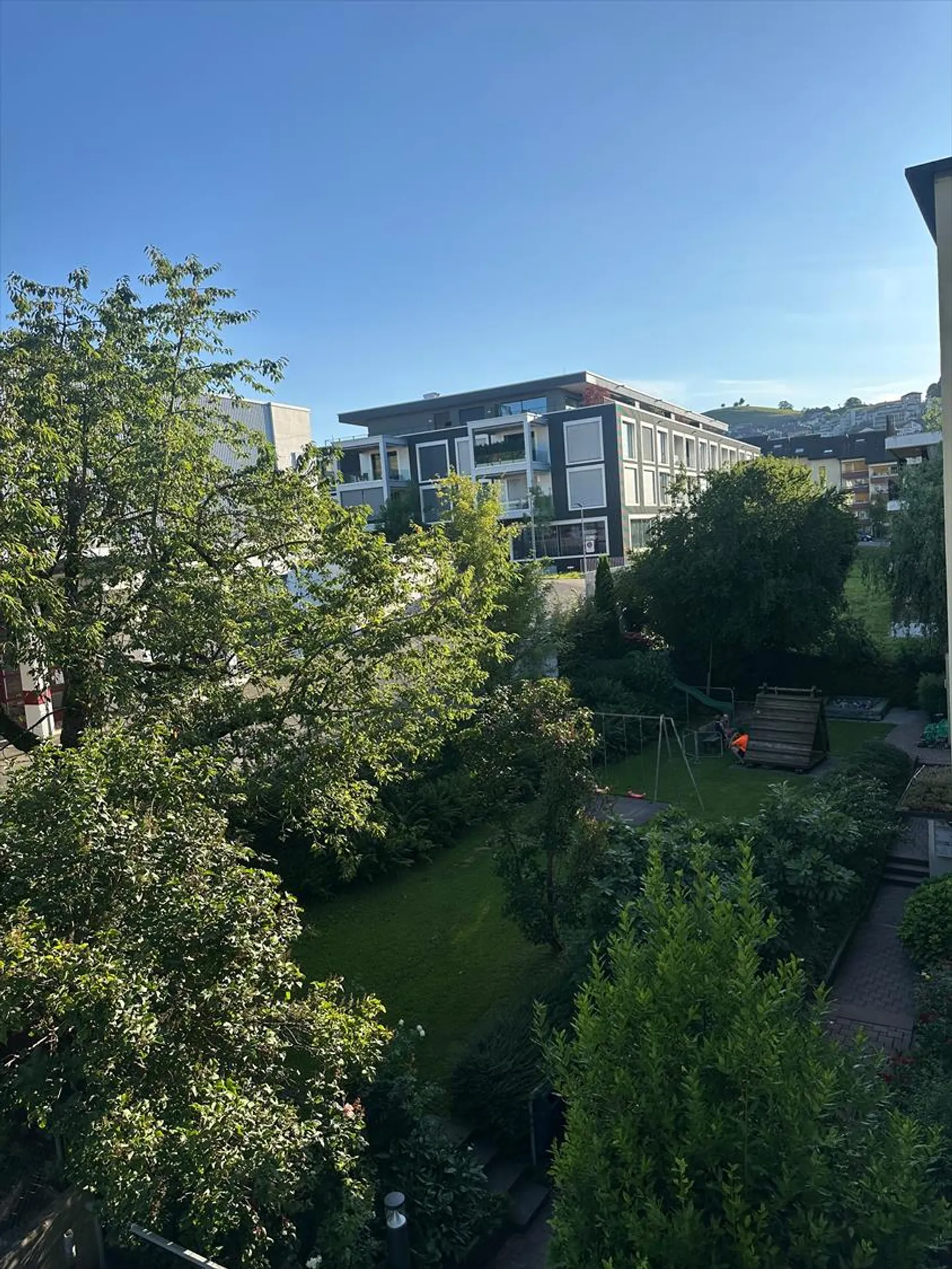 Exclusive 4.5 Room Apartment with Comfort and Quality of Life - Photo 11 of 12