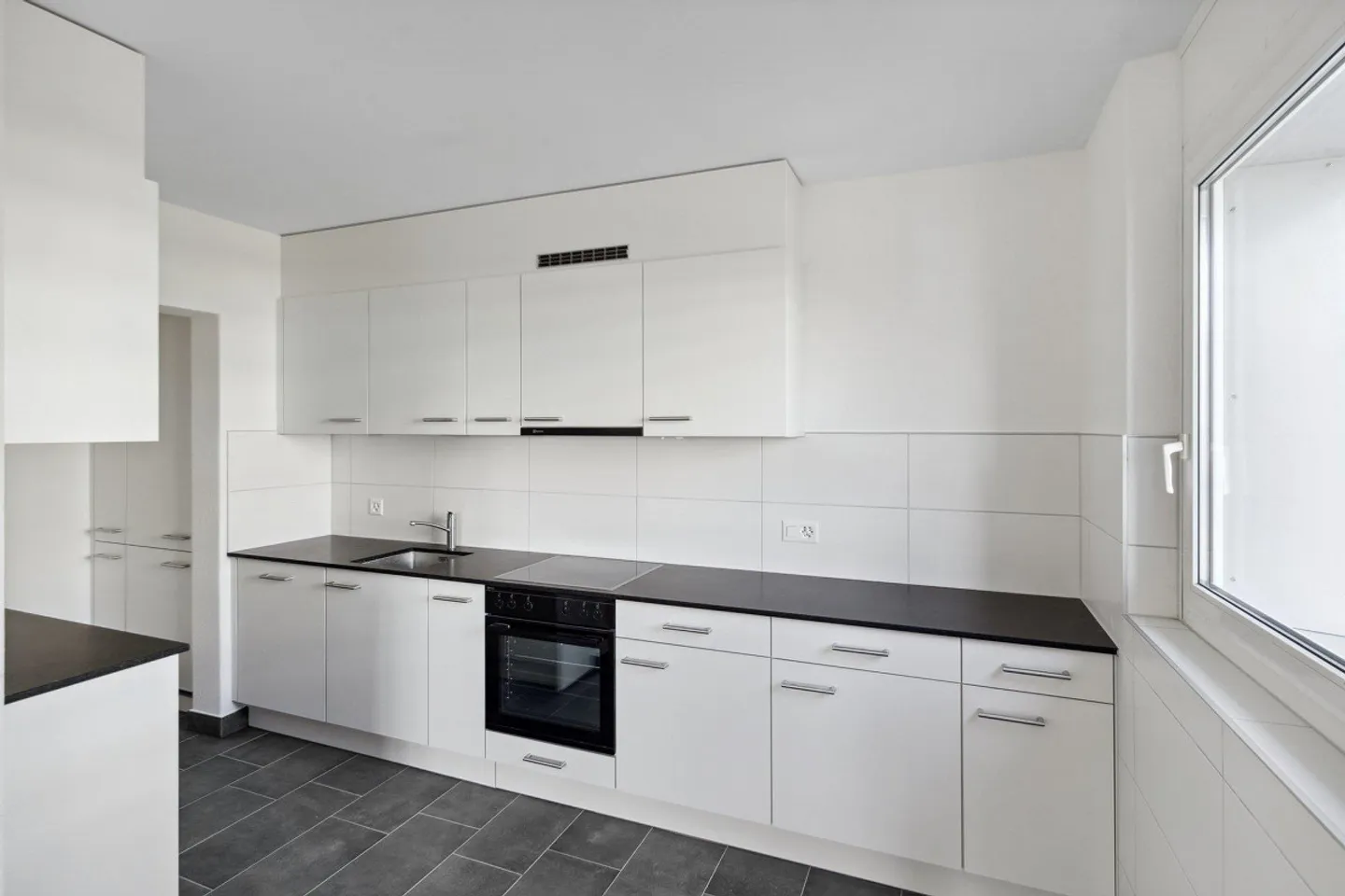 Magnificent 3½ room renovated apartment - Photo 3 of 6