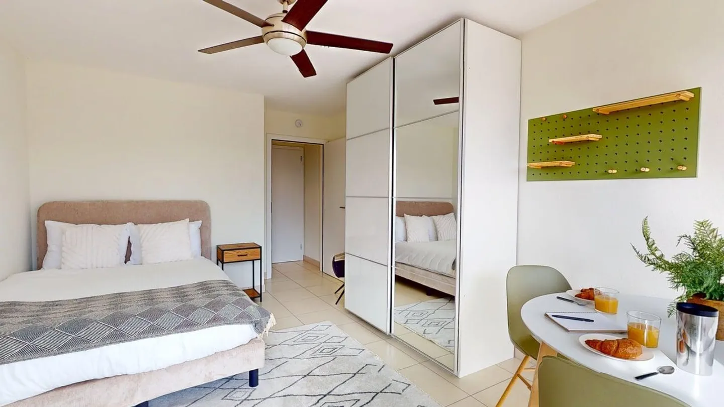 Bright Room in a Shared Apartment – Ideal for Students – Route de la Gare 16D, Mies (Versoix)! - Photo 1 of 5