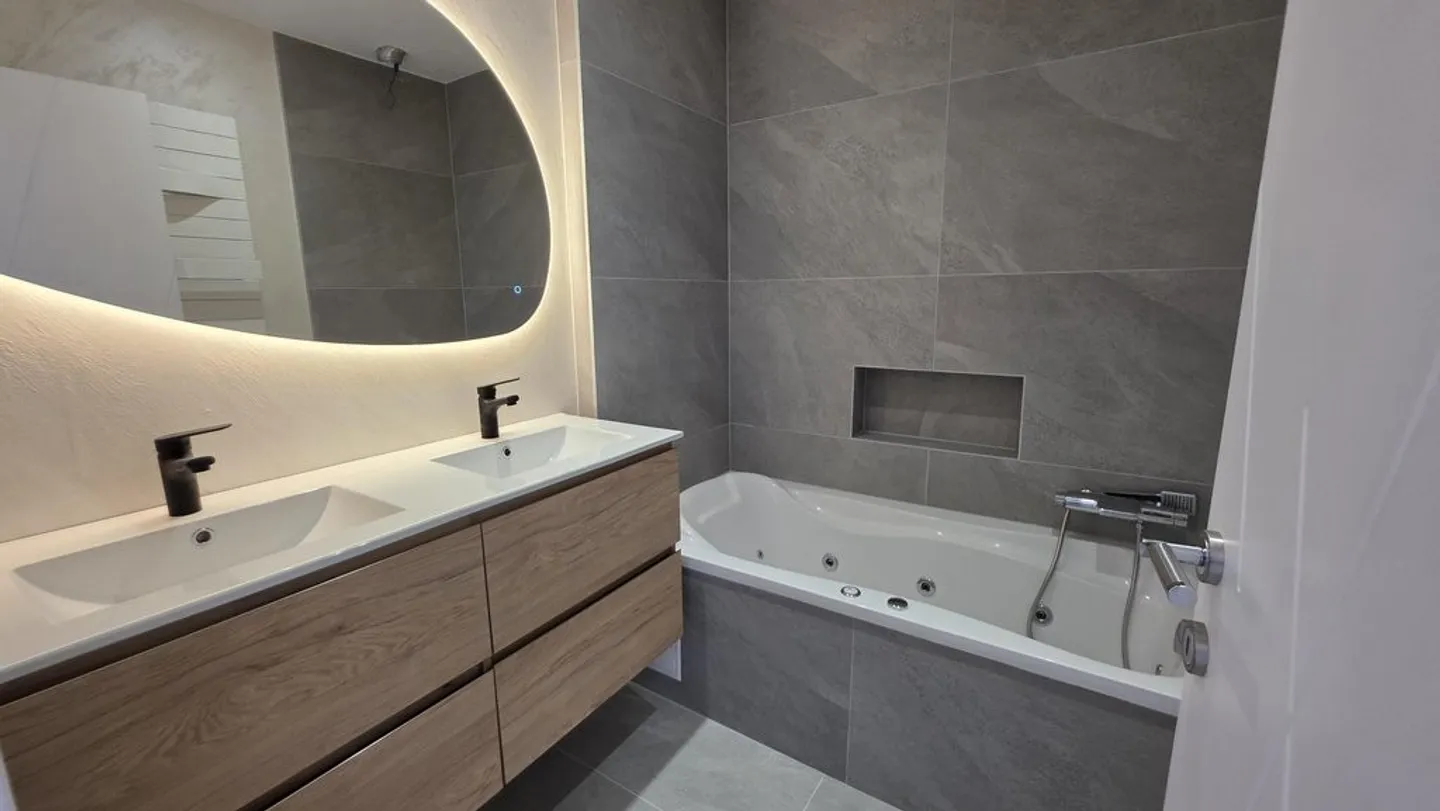 5 ROOMS OF STANDING COMPLETELY RENOVATED - Photo 6 of 11