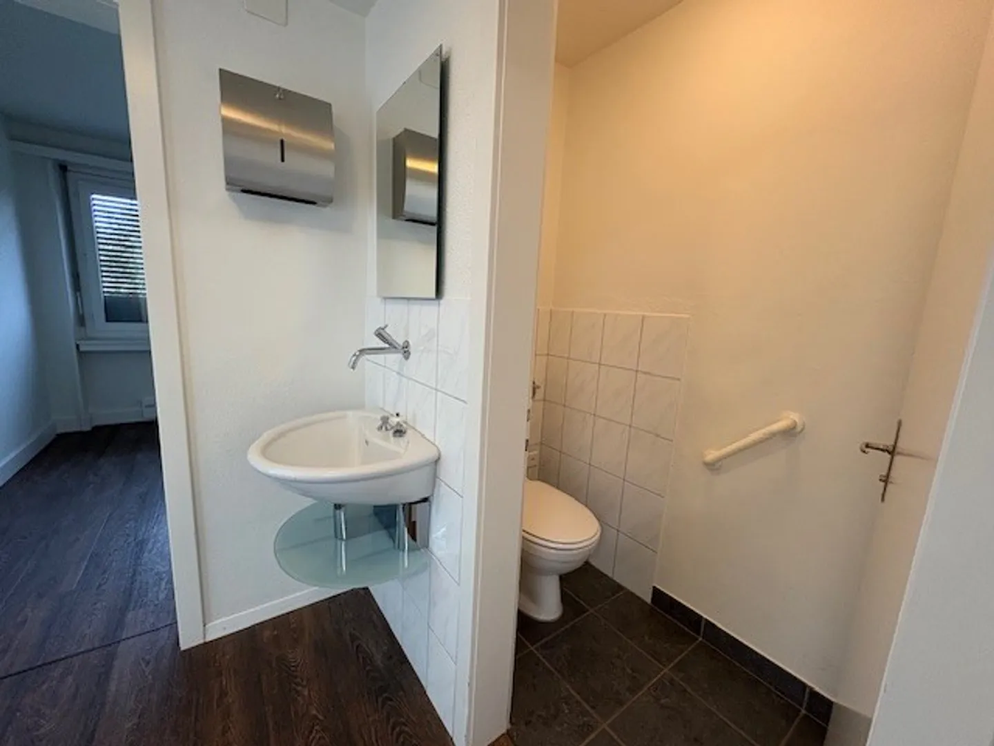 Büro- Praxisfläche - Atelierefläche direkt am Bahnhof! - Foto 8 di 10