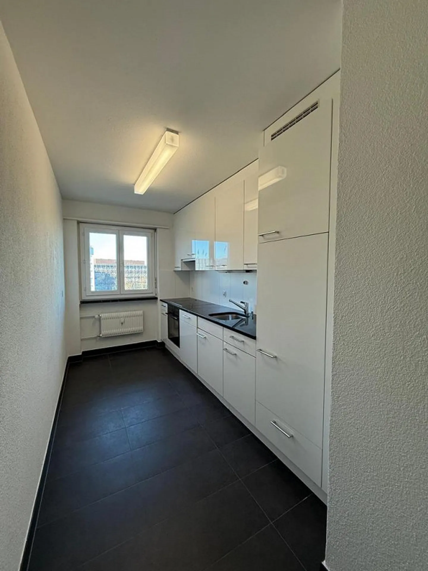 Spacious 5-room apartment next to Liebefeld Park - Photo 2 of 12