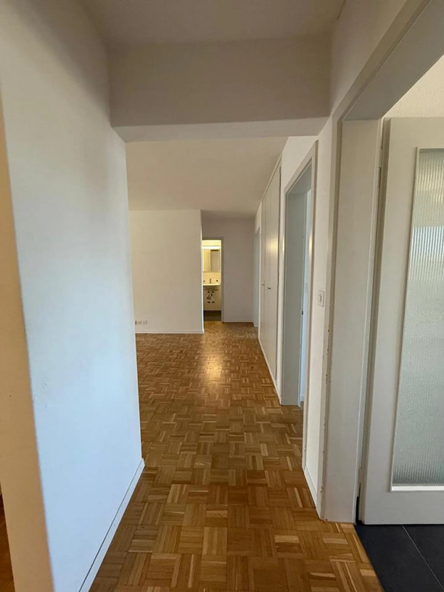 Spacious 5-room apartment next to Liebefeld Park - Photo 3 of 12
