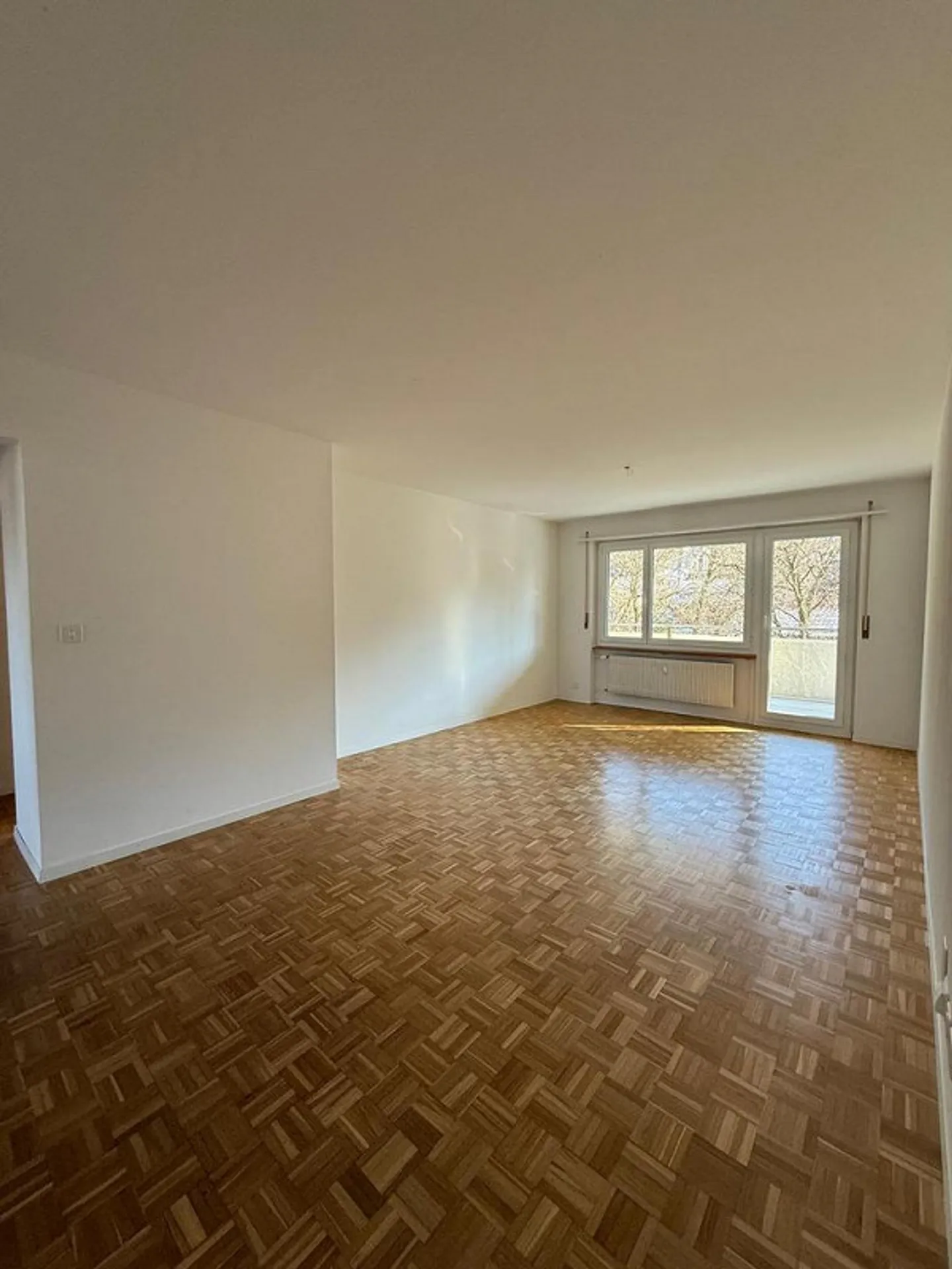 Spacious 5-room apartment next to Liebefeld Park - Photo 1 of 12