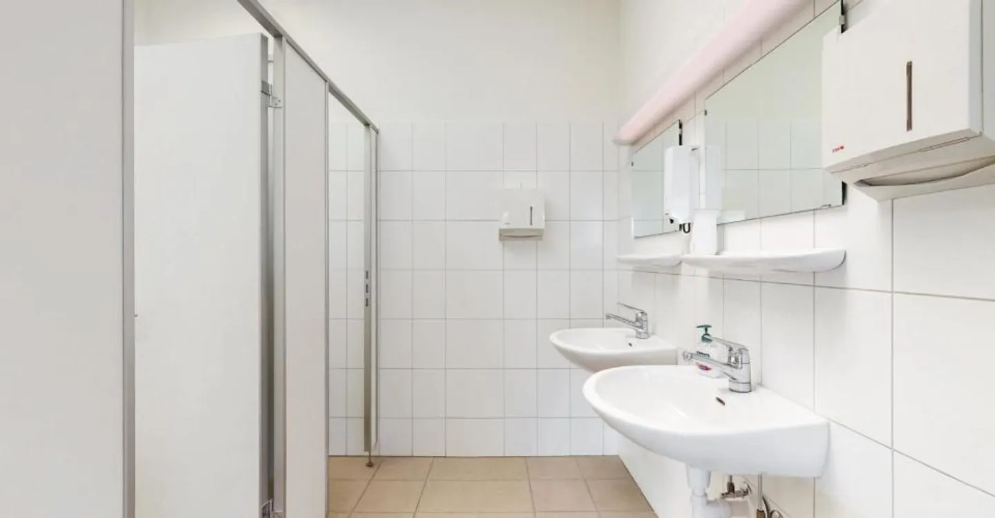 Flexible spaces with various usage options in a conveniently located area - Photo 6 of 7
