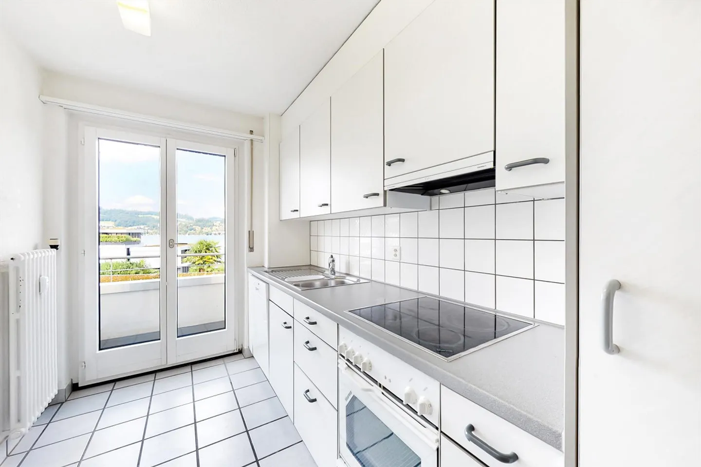 Attractive apartment with balcony in the sought-after Matthof district - Photo 2 of 6