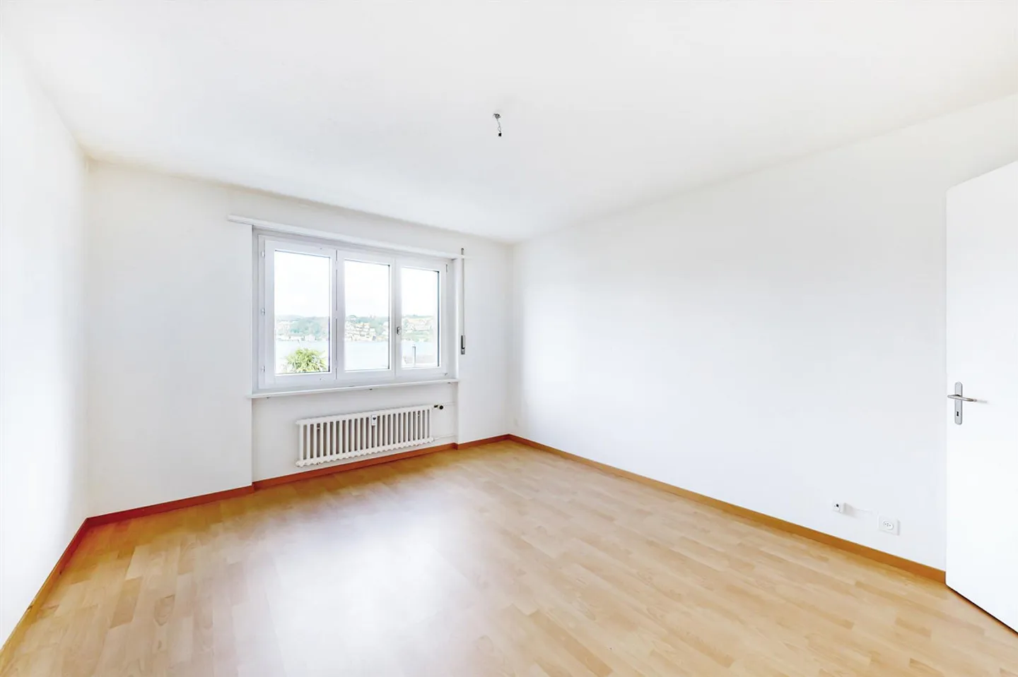 Attractive apartment with balcony in the sought-after Matthof district - Photo 3 of 6