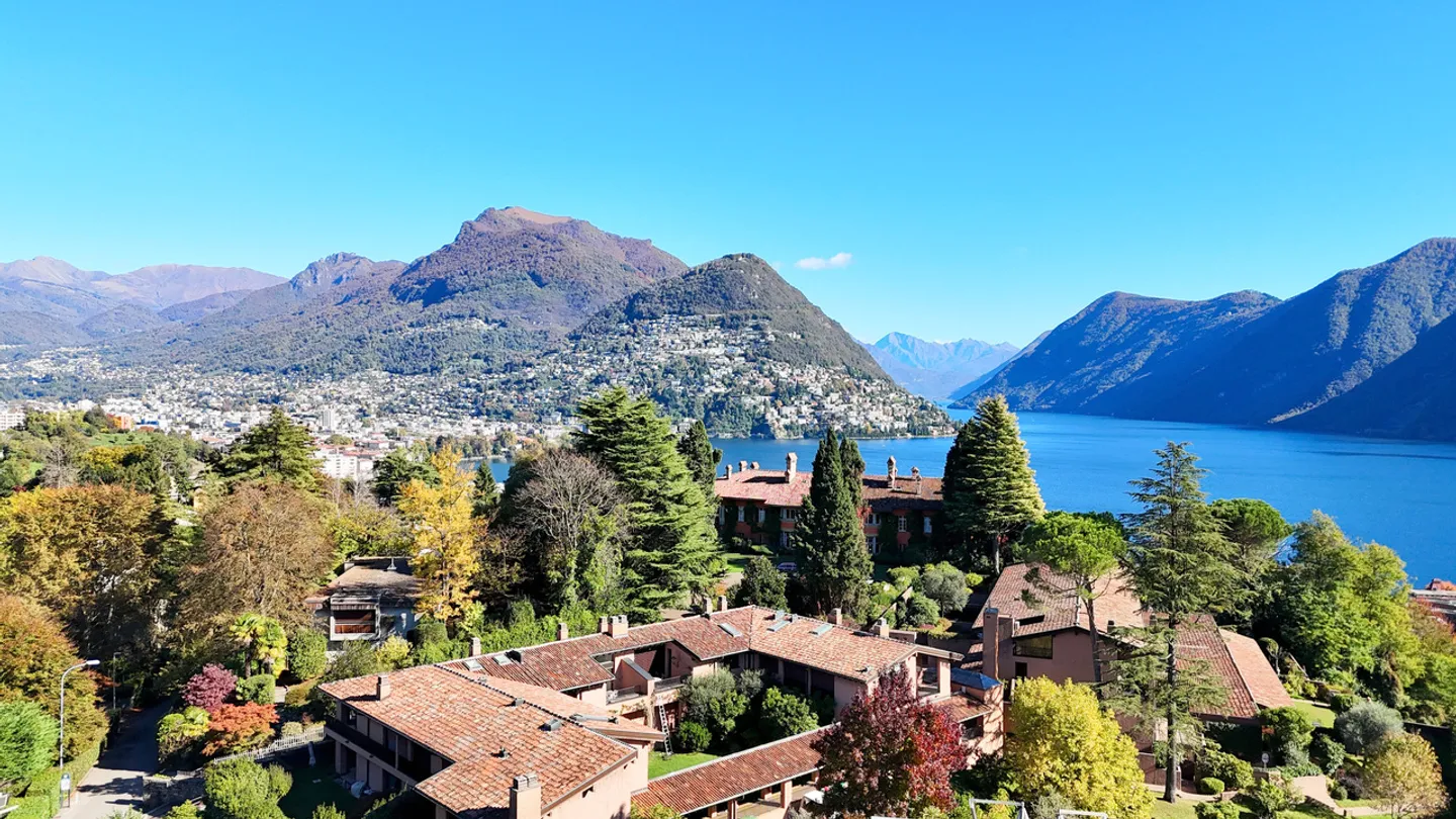 Elegant townhouse in prestigious residence in Lugano - Photo 1 of 32