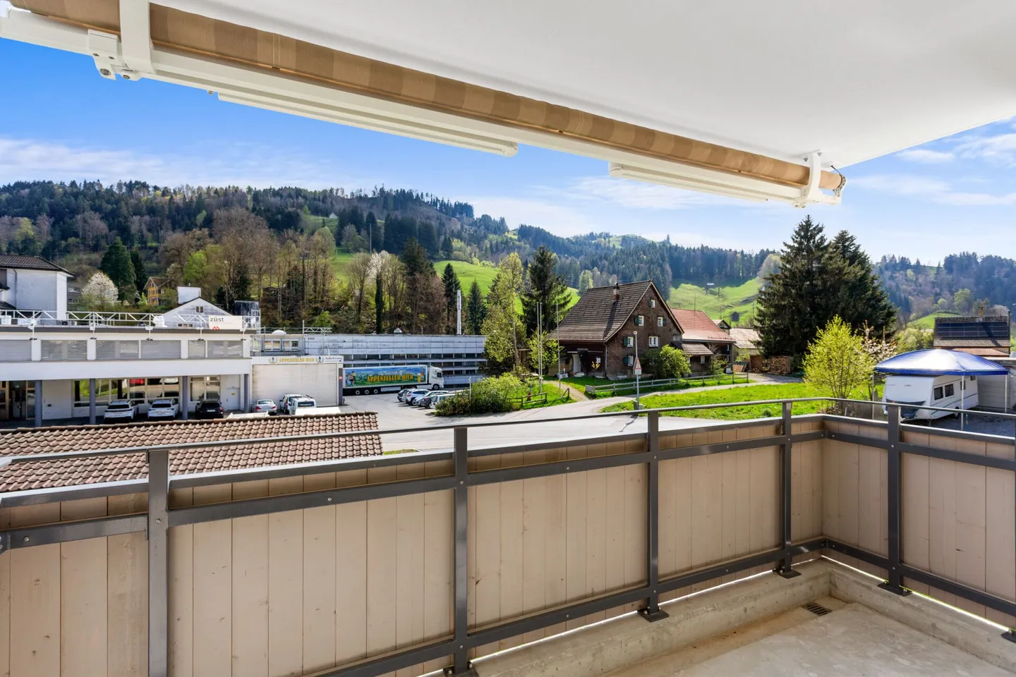 Zu verkaufen an der Bleichelistr. 5 im Bühler, bei Teufen: 3.5 Zimmer Erstbezugswohnung mit grosszügiger Einteilung im 1.OG. - Foto 8 von 17