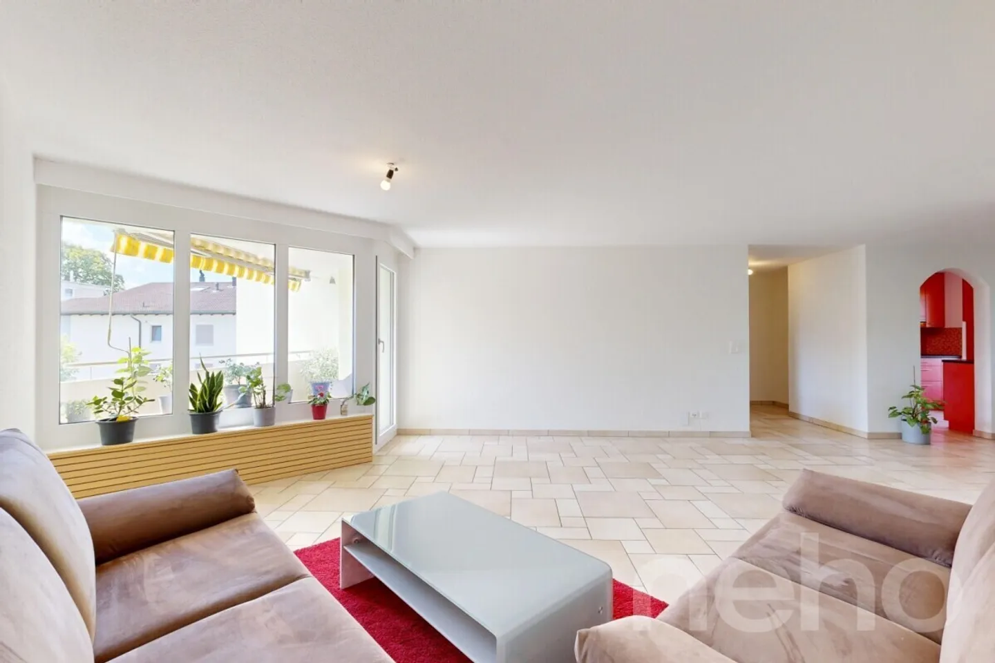Appartement spacieux de 5,5 pièces avec 2 balcons et ascenseur - Photo 4 sur 12