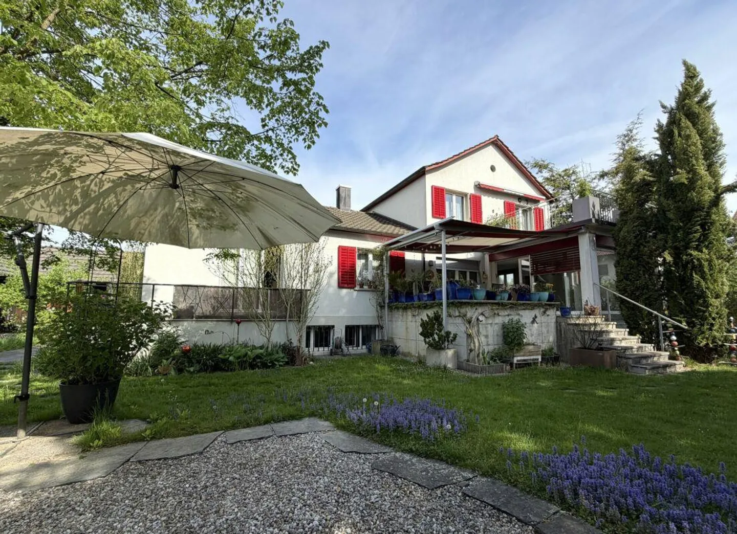 Charmantes Familienhaus mit Garten - Foto 1 von 13