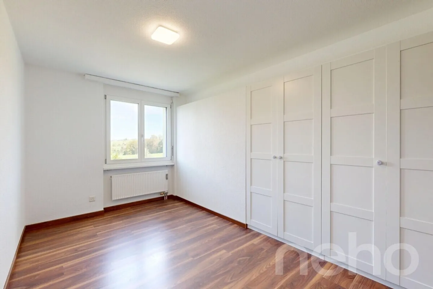 Appartement spacieux de 5,5 pièces avec 2 balcons et ascenseur - Photo 7 sur 12