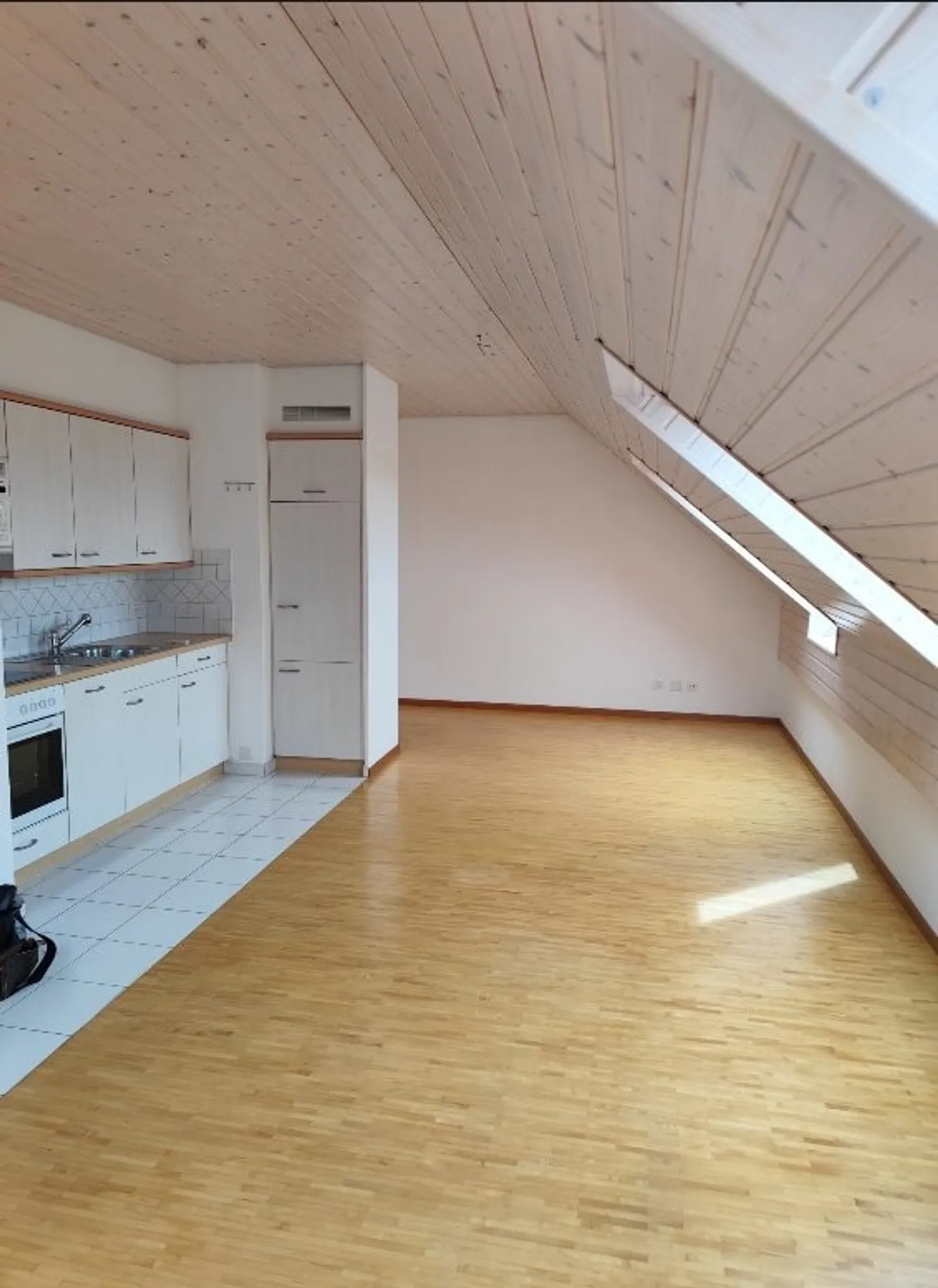 Schöne 1,5-Zimmer-Wohnung im Dachgeschoss - 56 m2 - Foto 3 von 6