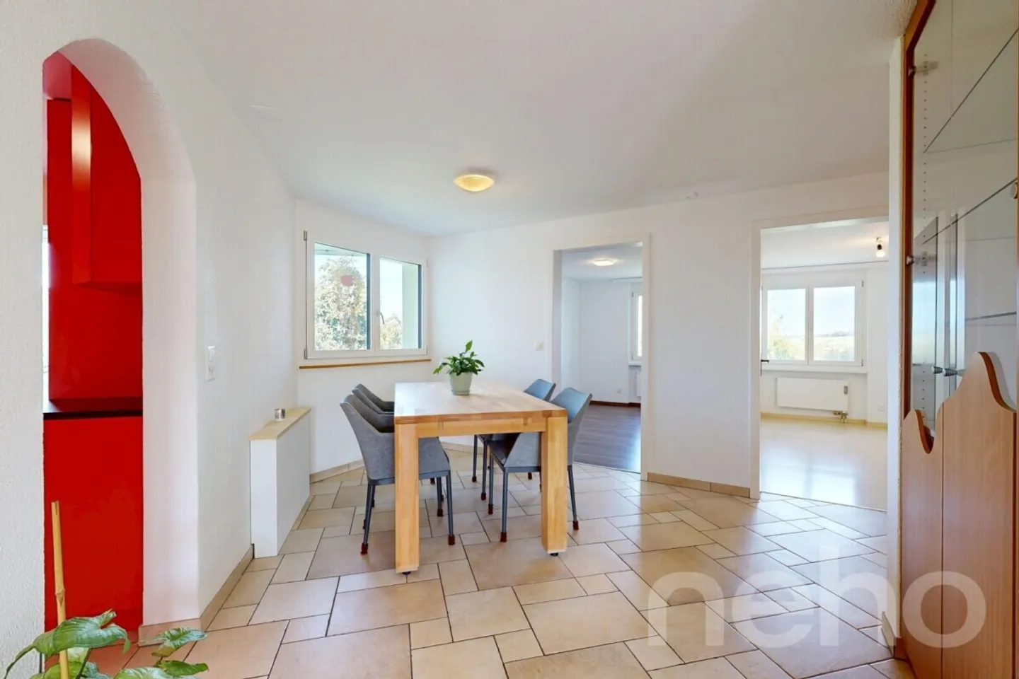 Appartement spacieux de 5,5 pièces avec 2 balcons et ascenseur - Photo 11 sur 12