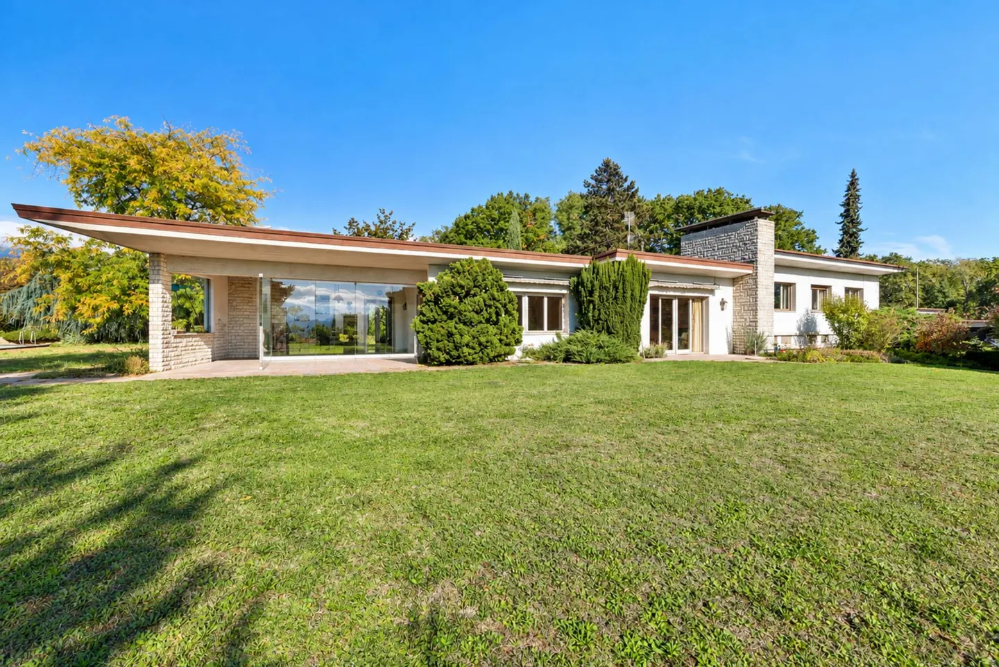 Spacious Villa in Meyrin - Photo 2 of 13