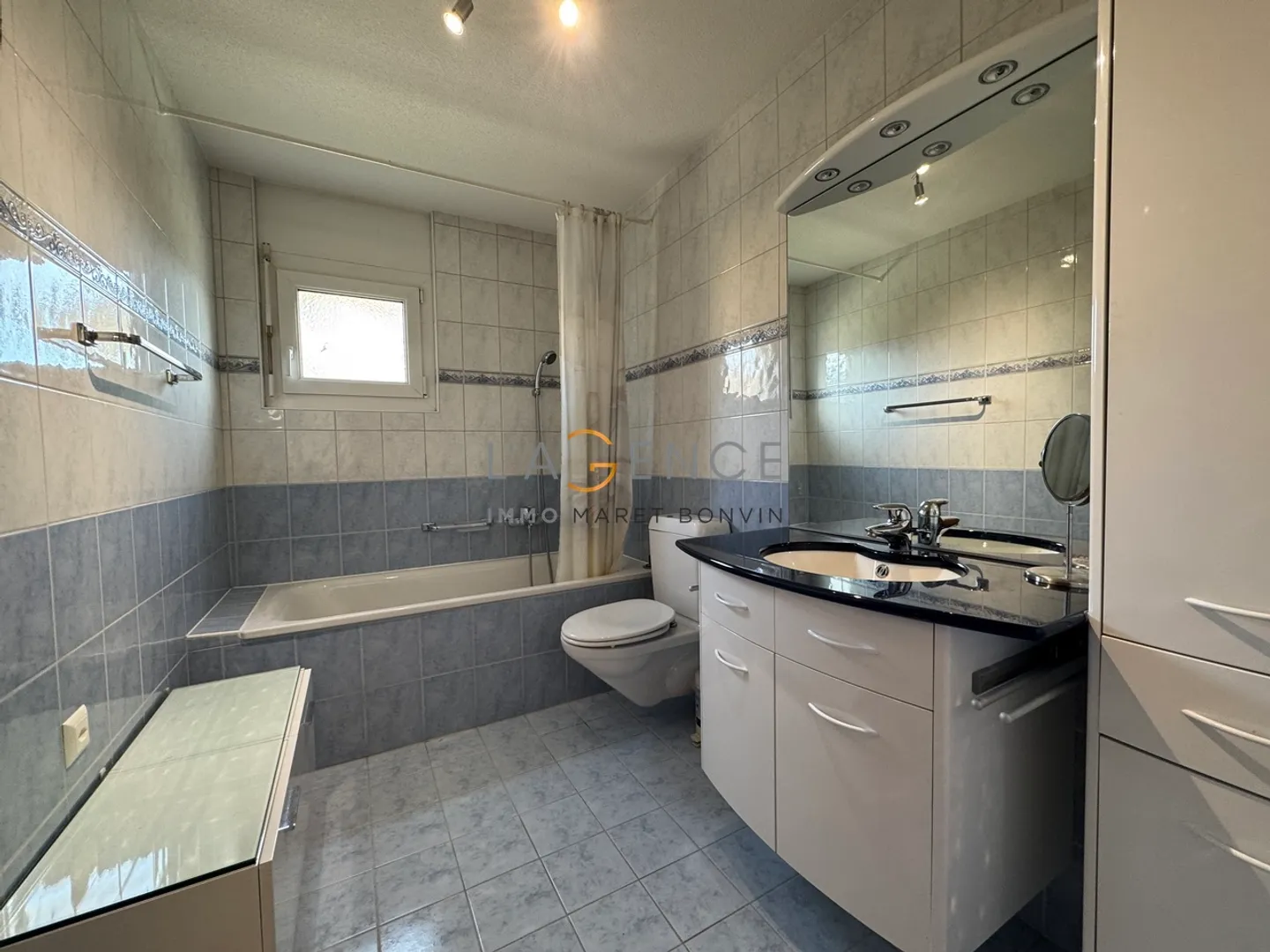 Geräumige 4,5-Zimmer-Wohnung mit großem Balkon - Foto 4 von 6