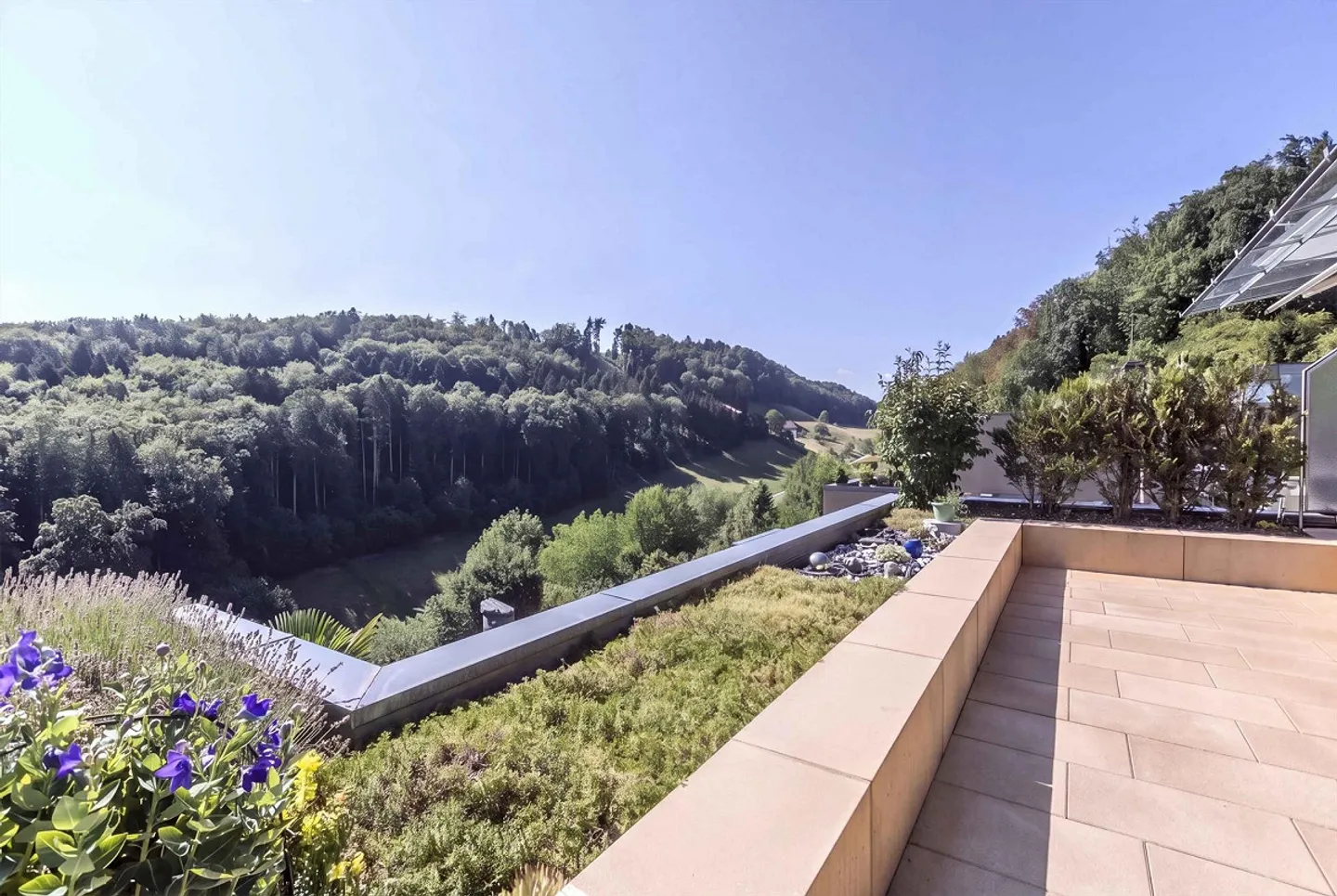 PANORAMIC VIEW AND GREEN OUTLOOK – 4.5 ROOM TERRACE HOUSE IN O... - Photo 3 of 5