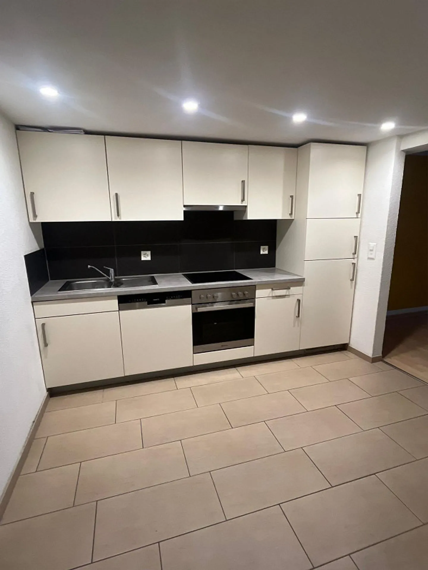 Charmante appartement neuf de 2,5 pièces dans un endroit calme de Neunkirch - Photo 1 sur 7