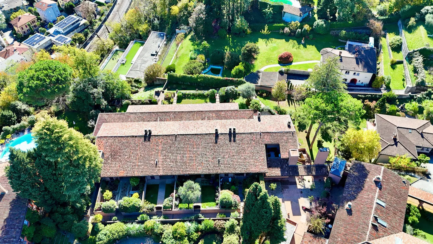 Elegant townhouse in prestigious residence in Lugano - Photo 4 of 32