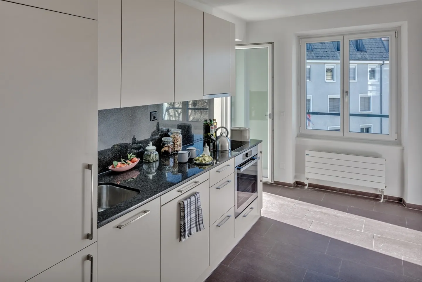 RENT WITHOUT DEPOSIT - Elegant Living in Basel - Photo 2 of 10