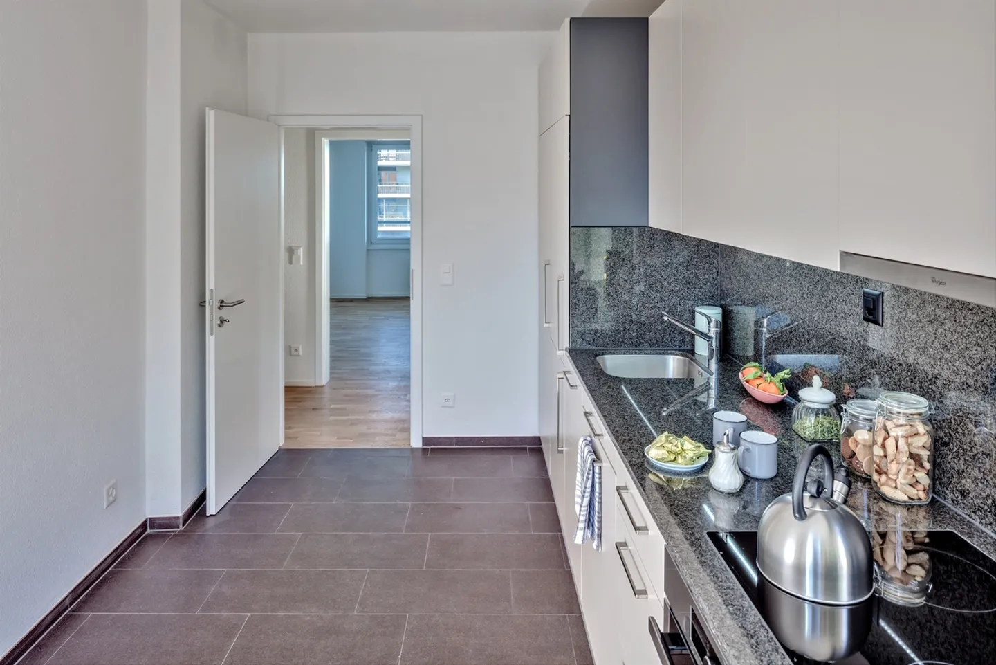 RENT WITHOUT DEPOSIT - Elegant Living in Basel - Photo 3 of 10