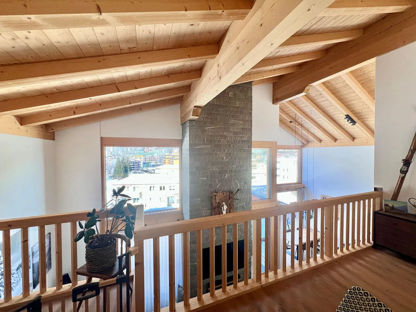 Moderno appartamento duplex di 5,5 stanze con flair alpino a Davos Platz - Foto 1 di 8