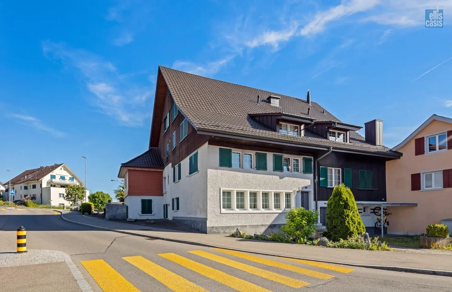 Modernes Mehrfamilienhaus in Russikon - Foto 1 von 22