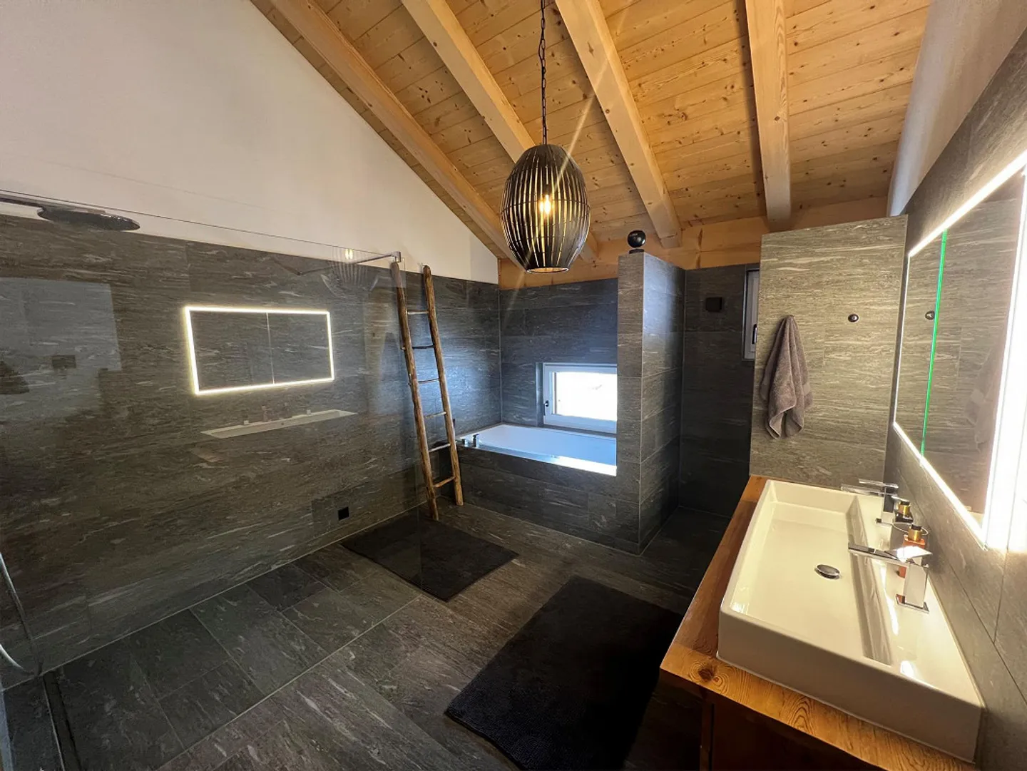 Moderno appartamento duplex di 5,5 stanze con flair alpino a Davos Platz - Foto 7 di 8