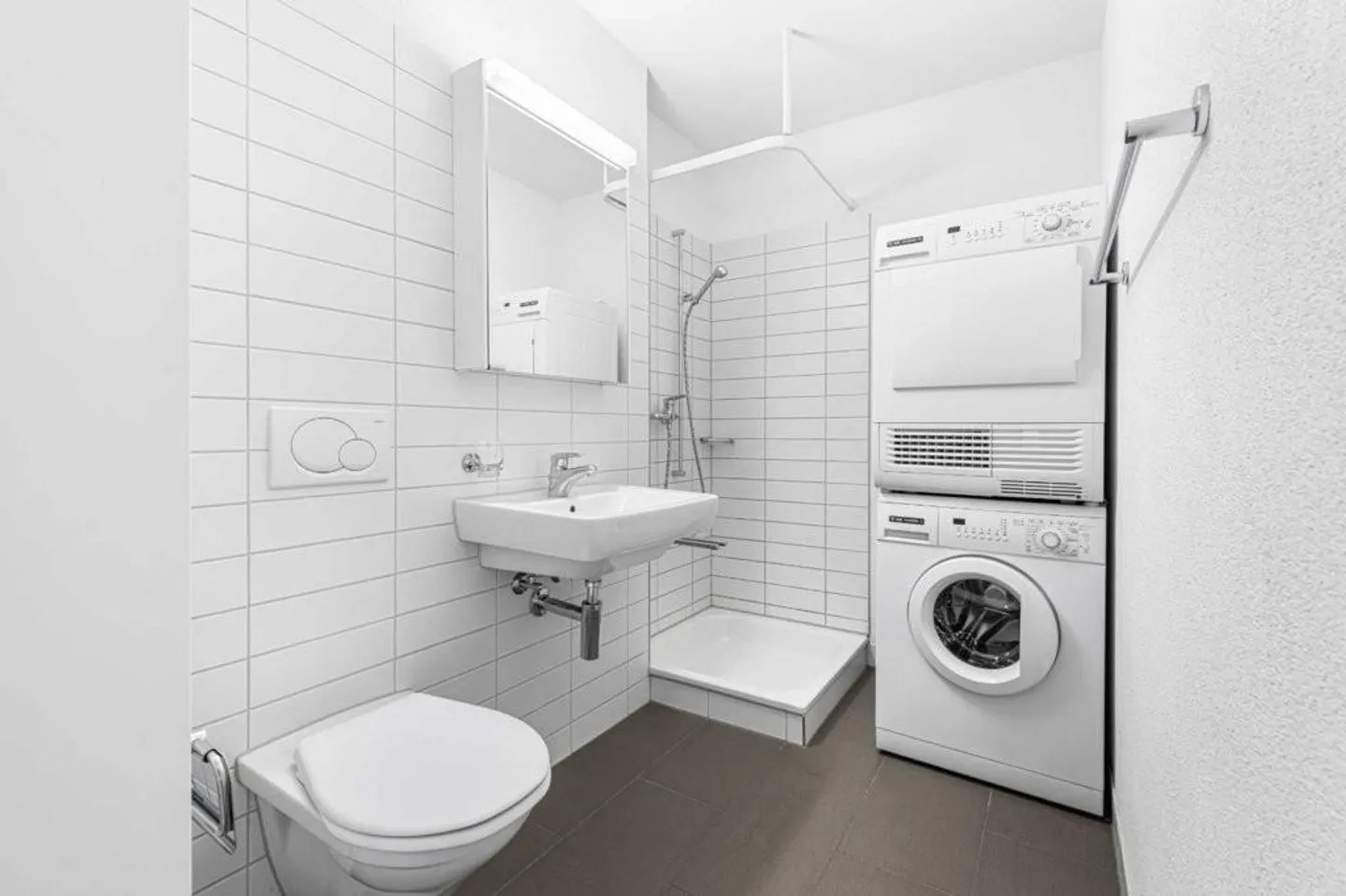 RENT WITHOUT DEPOSIT - Living in the Heart of the Spa District - Photo 3 of 9