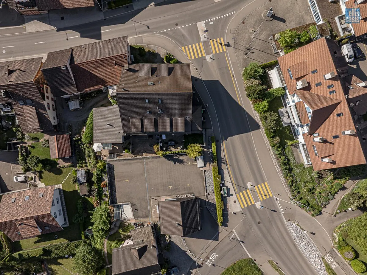 Modernes Mehrfamilienhaus in Russikon - Foto 2 von 22