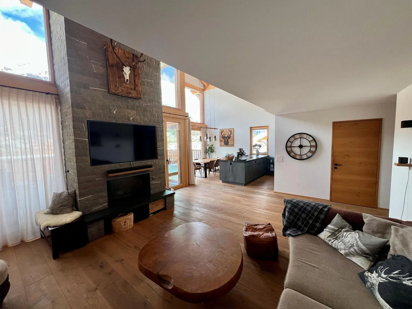 Moderno appartamento duplex di 5,5 stanze con flair alpino a Davos Platz - Foto 3 di 8