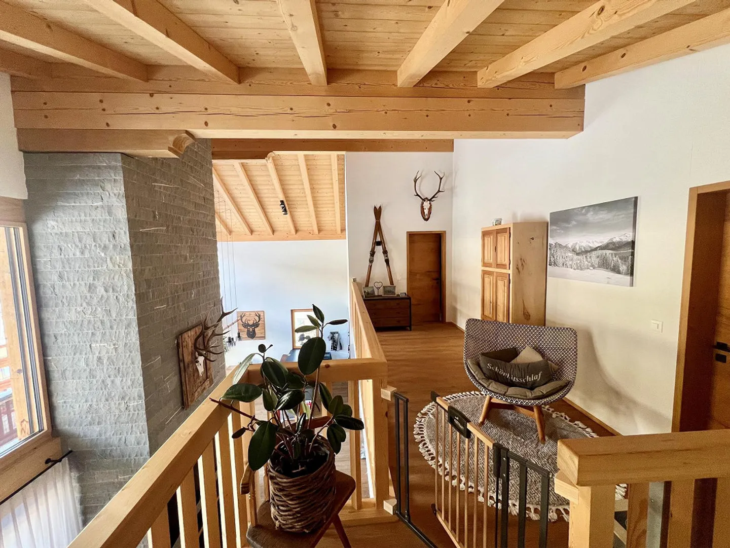 Moderno appartamento duplex di 5,5 stanze con flair alpino a Davos Platz - Foto 4 di 8